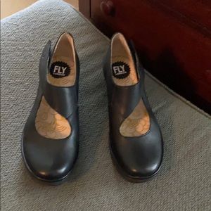 London Fly black leather shoes